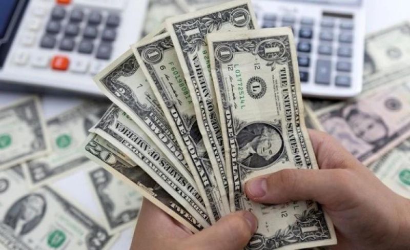 الدولار يتعافى من أدنى مستوياته خلال الشهر