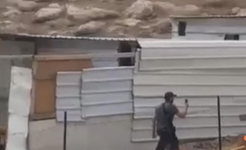 مستوطن يقتحم تجمعًا شرقي القدس ويطالب المواطنين بإخلائه