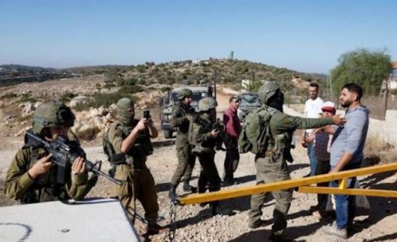 الاحتلال يعتقل 4 مواطنين أثناء توجههم لقطف الزيتون بسلفيت