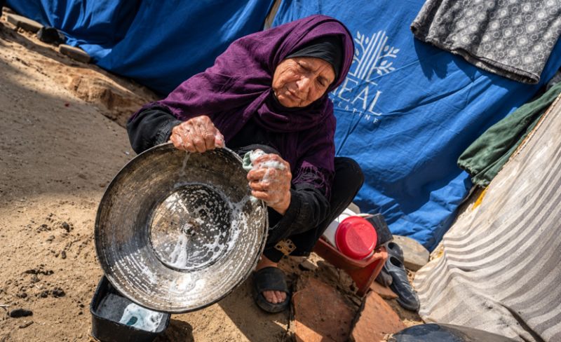 البحث عن كيس الطحين وزجاجة الزيت.. وجع نصف مليون بغزة بعد قطع "الأغذية العالمي"