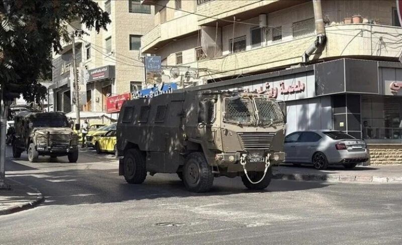 الاحتلال يواصل حملة الاعتقالات في الضفة والقدس ويقتحم منازل المواطنين