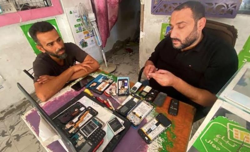 حظر "إسرائيل" إدخال الهواتف وقطع صيانتها يخنق الحياة اليومية في غزة