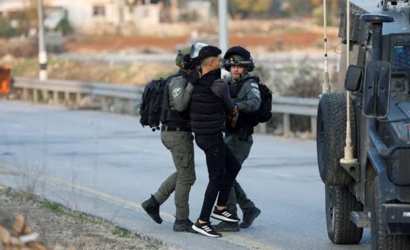 الاحتلال يداهم منازل في نابلس وبورين ويعتقل 15 مواطناً