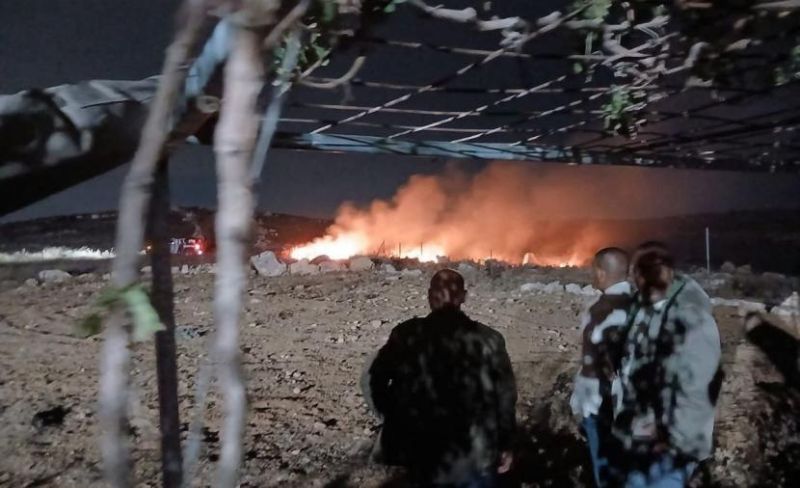 مستوطنون يهاجمون منازل ويحرقون مركبات في الخليل