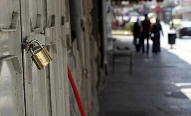 الاحتلال يغلق محال تجارية ليومين جنوب جنين