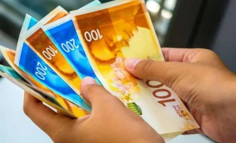 وزير المالية: نسعى لضمان 50% من الرواتب لنهاية العام