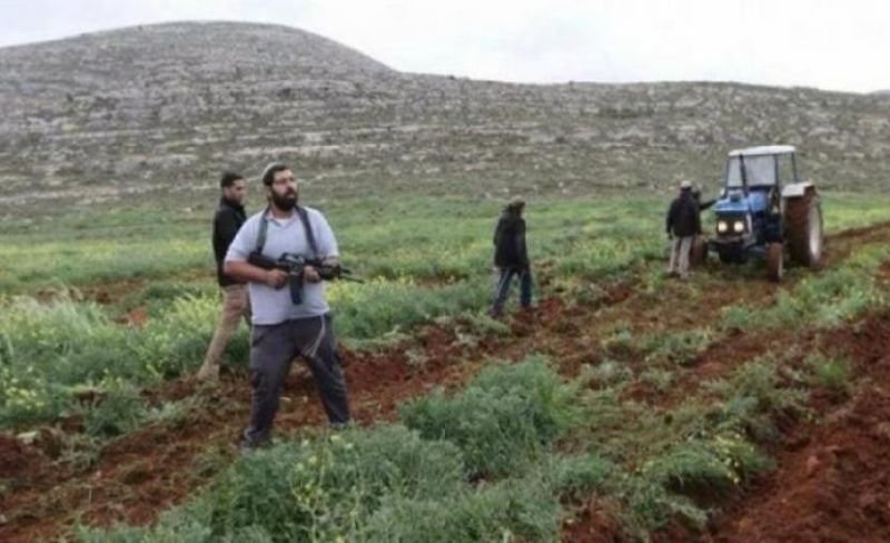 الاحتلال يعتقل مزارعًا في يطا تزامنًا مع اعتداءات للمستوطنين