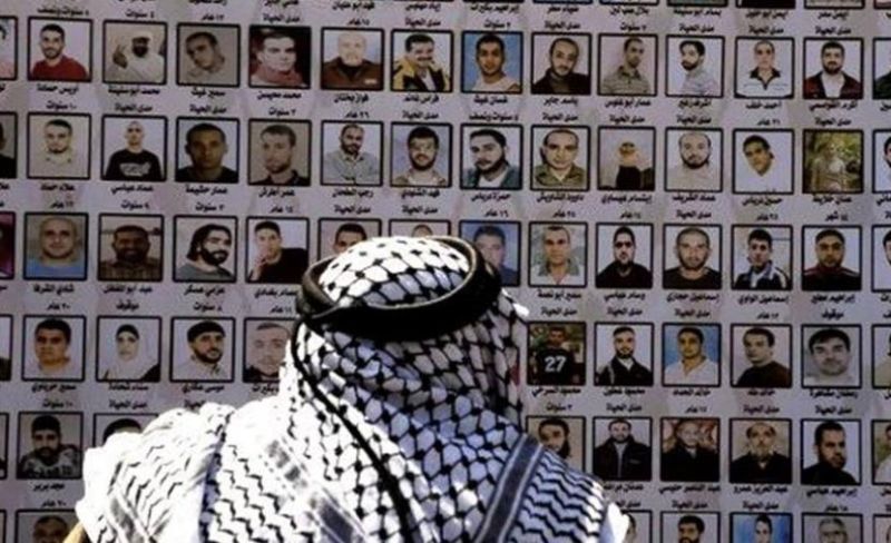 "مركز فلسطين": 25 أسيرا أمضوا أكثر من ربع قرن