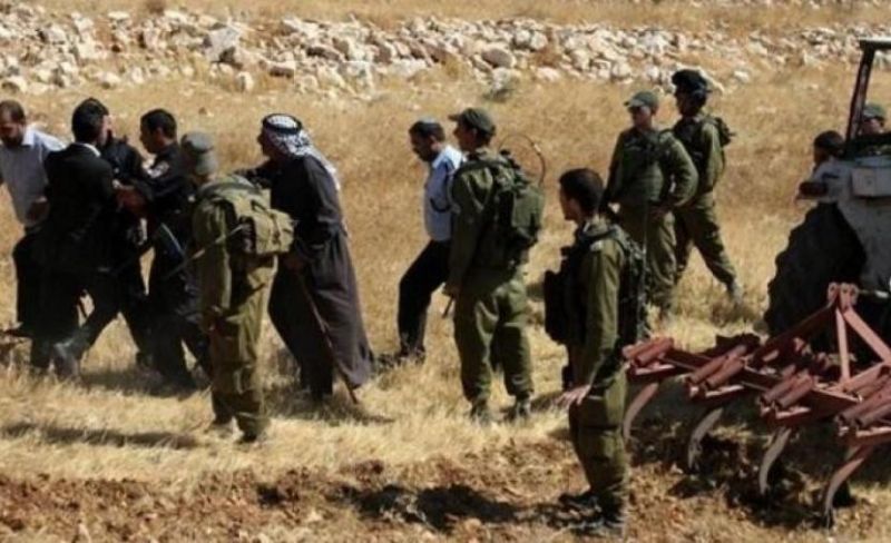 الاحتلال يستولي على شاحنة مواطن في مسافر يطا