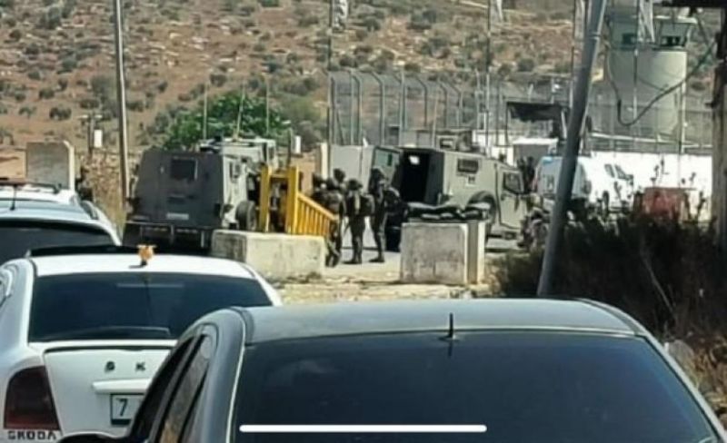 بوابات حديدية تعزل 4 منازل شرق بيت لحم