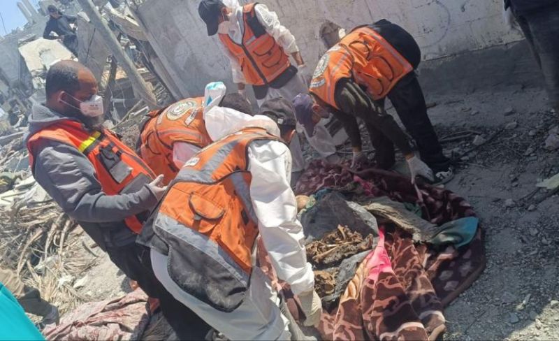 الدفاع المدني ينتشل رفات 8 شهداء في حي الصبرة بغزة