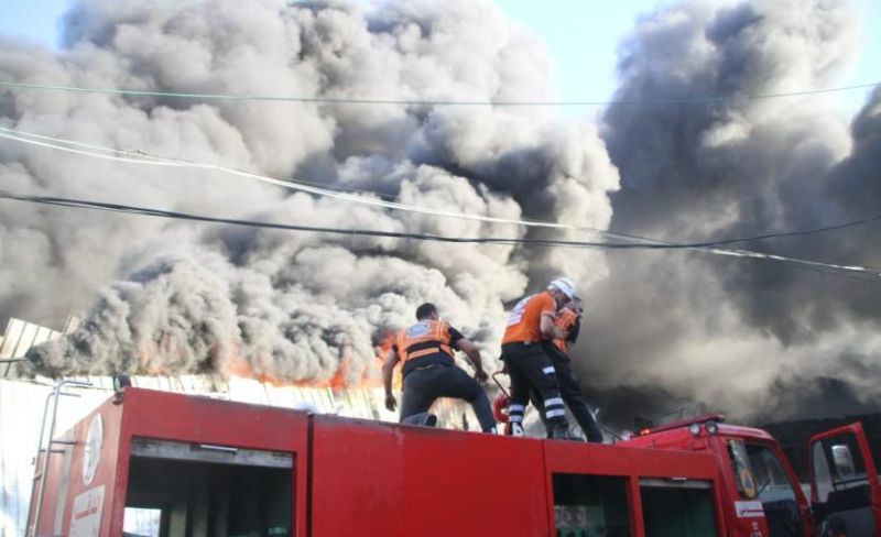 3 إصابات بحريق داخل خيمة للنازحين في خانيونس