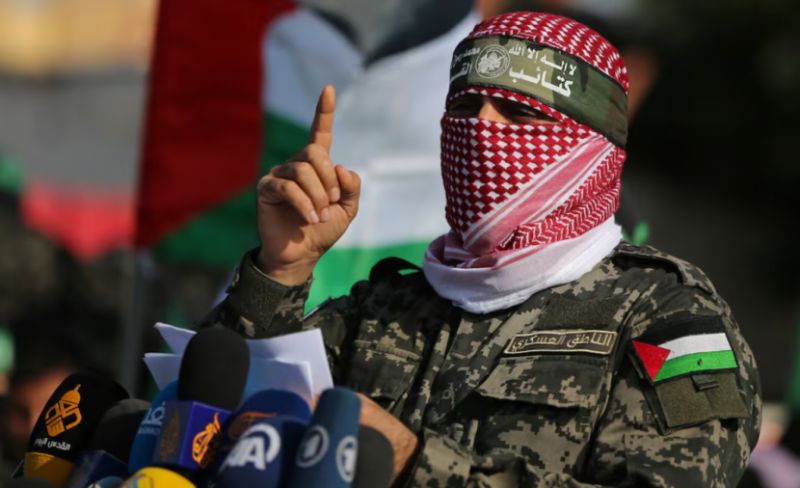 "سحر اللثام".. قناع يصنع أسطورة مقاومة