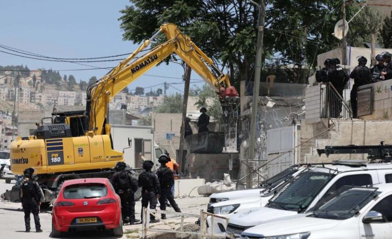 الاحتلال يهدم منزلا وإسطبل خيول في القدس