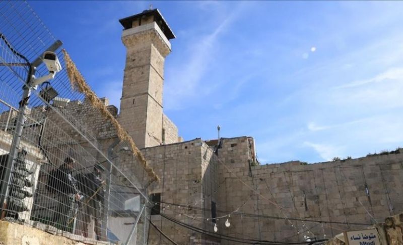 الاحتلال يبدأ بـ "سقف" صحن المسجد الإبراهيمي