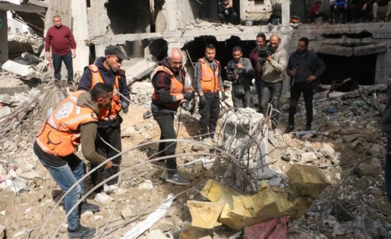 الدفاع المدني ينتشل رفات 13 شهيداً  في غزة