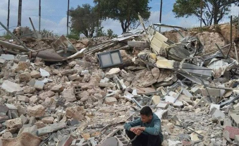فلسطيني يهدم جزءا من منزله "ذاتيا" في بيت لحم