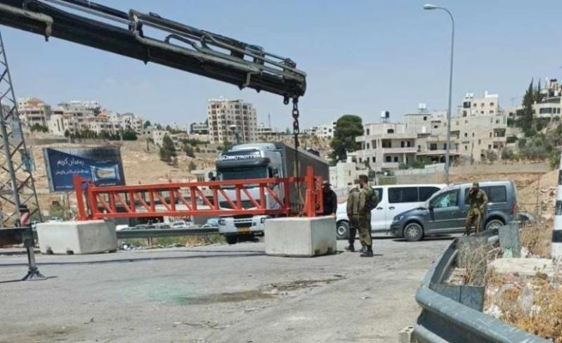 الاحتلال ينصب 3 بوابات حديدية جنوبي جنين