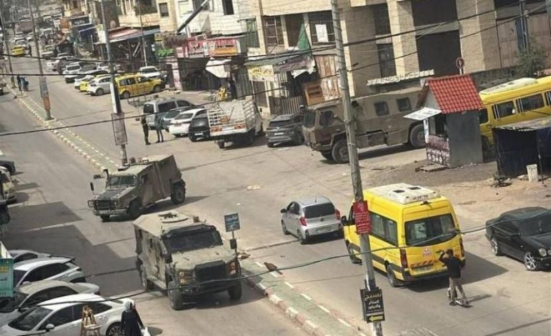 الاحتلال يداهم محال تجارية خلال اقتحام نابلس