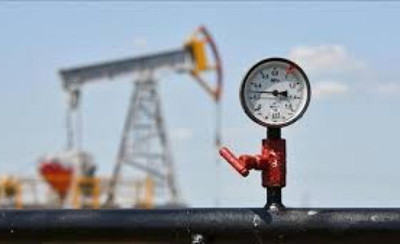 التوترات بين واشنطن وطهران ترفعان النفط والدولار