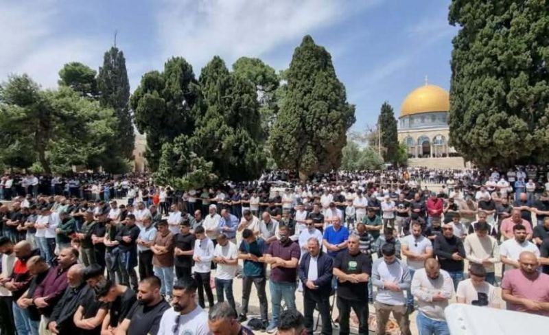 75 ألف فلسطيني يؤدون صلاة الجمعة في الأقصى وباحاته
