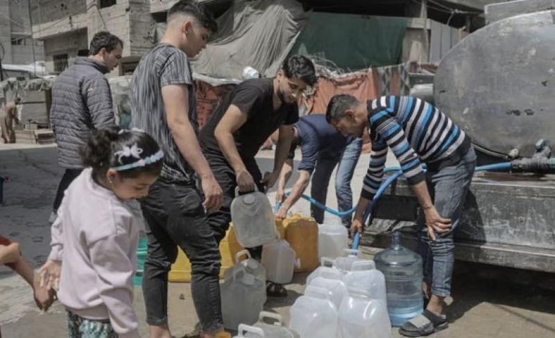 الغارديان: هجمات الاحتلال الدامية تفاقم أزمة نقص المياه في غزة