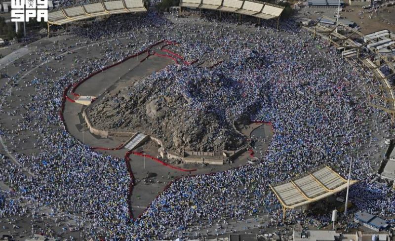 أكثر من 1.7 مليون حاج من 165 جنسية يؤدون المناسك