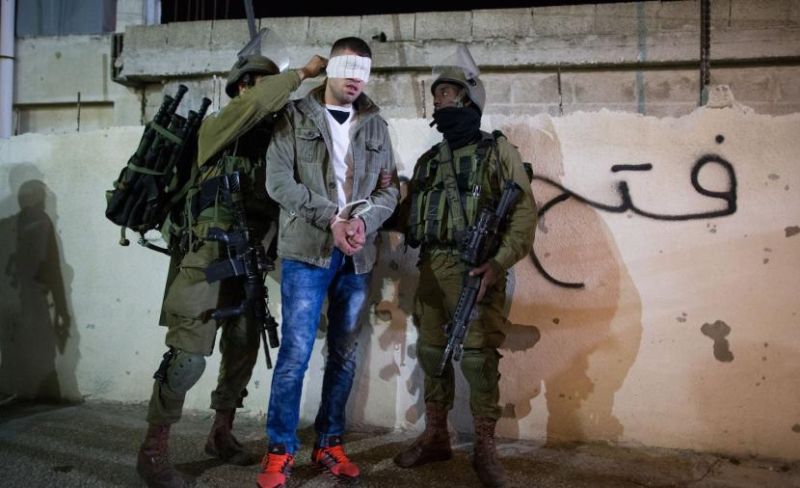 الاحتلال يعتقل 3 فلسطينيين بنهم جريح من الضفة الغربية