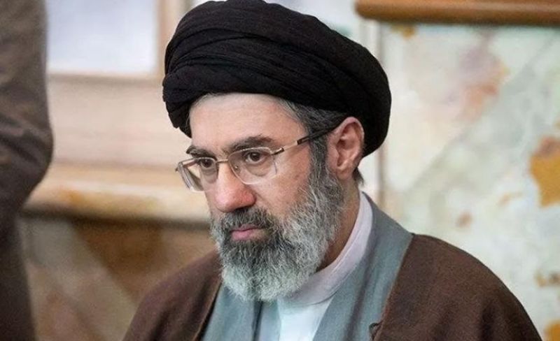 مسؤول إيراني يكشف تفاصيل إصابة المرشد مجتبى خامنئي