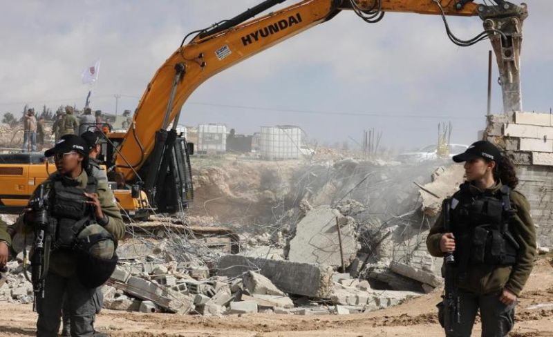 الاحتلال يهدم منزلا ومنشأة تجارية في القدس