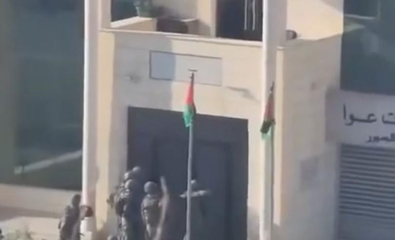 الاحتلال يقتحم مقر بلدية بيت عوا جنوب الخليل