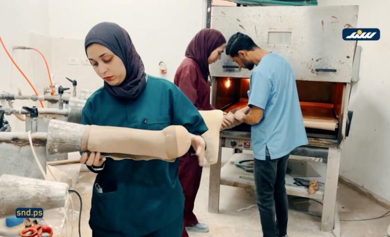 أخصائيون في غزة يصنعون أطرافاً صناعية لتأهيل الجرحى