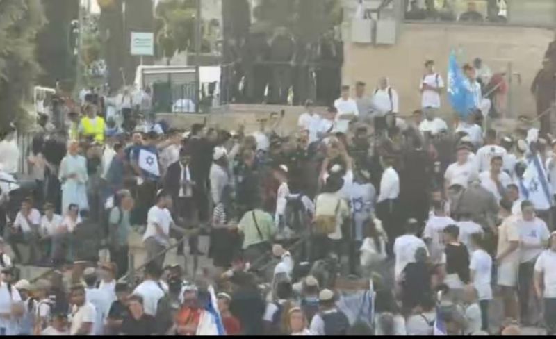 آلاف المستوطنين يشاركون في "مسيرة الأعلام" بالقدس