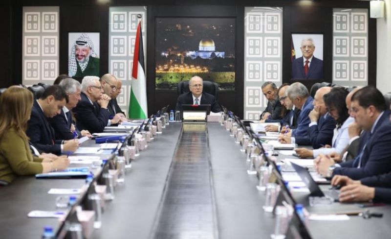 الحكومة تحذّر من التدهور المتسارع للأوضاع الإنسانية بغزة