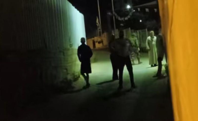 جيش الاحتلال ومستوطنون يقتحمون مسجد الرأس بالخليل