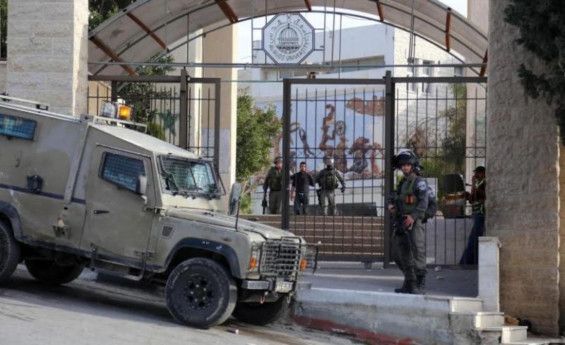 الاحتلال يقتحم جامعة القدس ويخضع طلبة لتحقيقات
