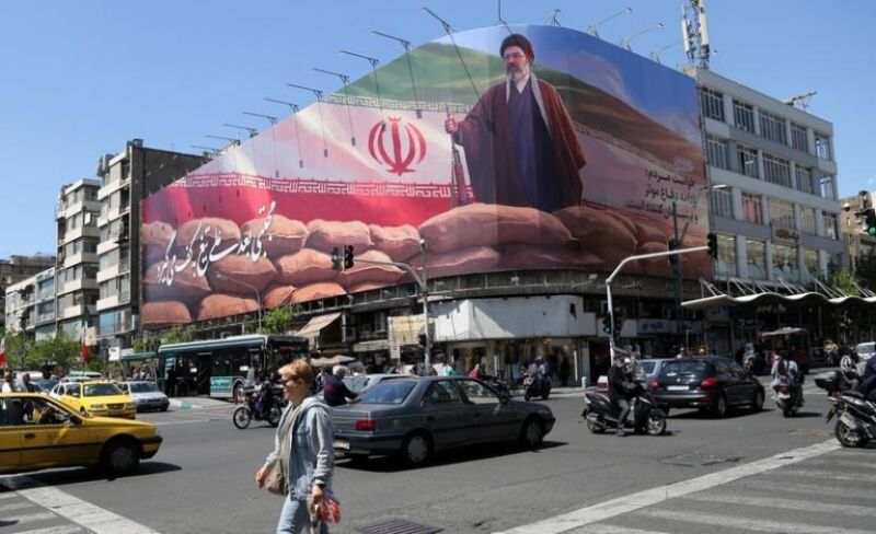 واشنطن تصعّد ضد إيران وباكستان تتوسط لاحتواء الحرب