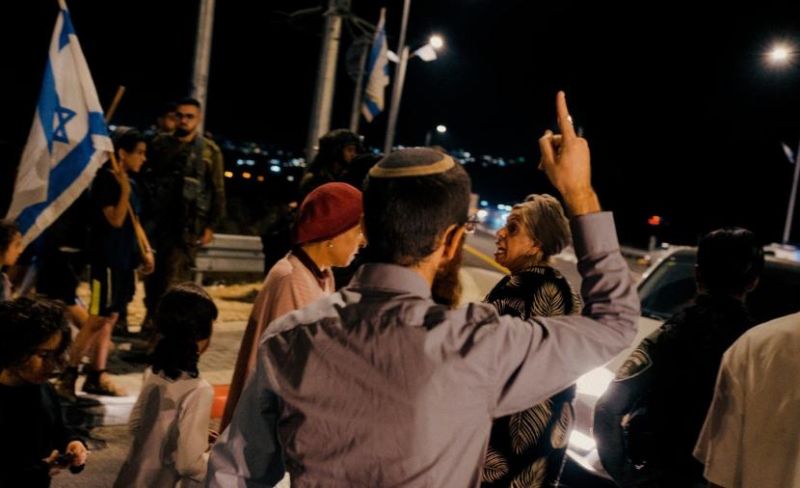 مستوطنون يهاجمون مركبات فلسطينية جنوب بيت لحم