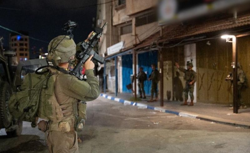الاحتلال يعتقل ثلاثة فلسطينيين خلال اقتحامات في قلقيلية ونابلس