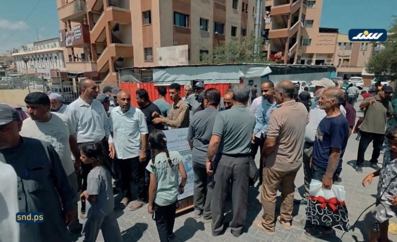 وقفة بخانيونس تطالب بتوفير احتياجات القطاع الصحي