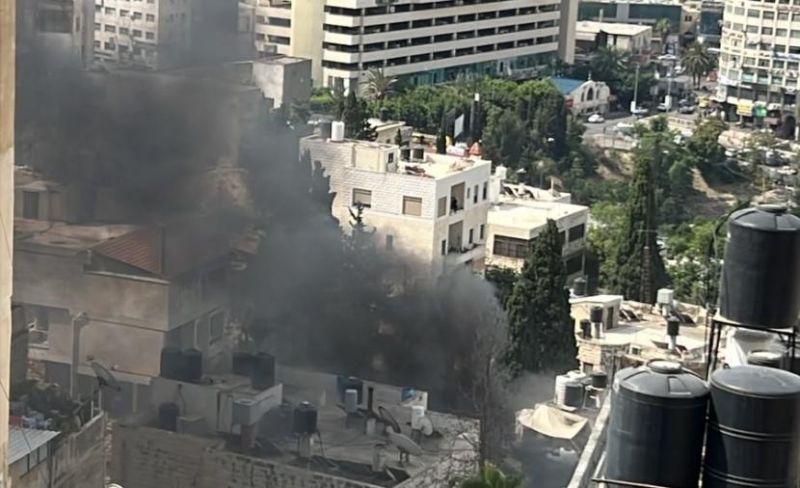الاحتلال يفجر شقة سكنية في مدينة نابلس