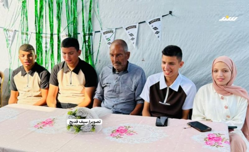 انتظرهم 20 عامًا.. أربعة توائم من غزة يصنعون فرحة العمر لوالد أنهكه المرض