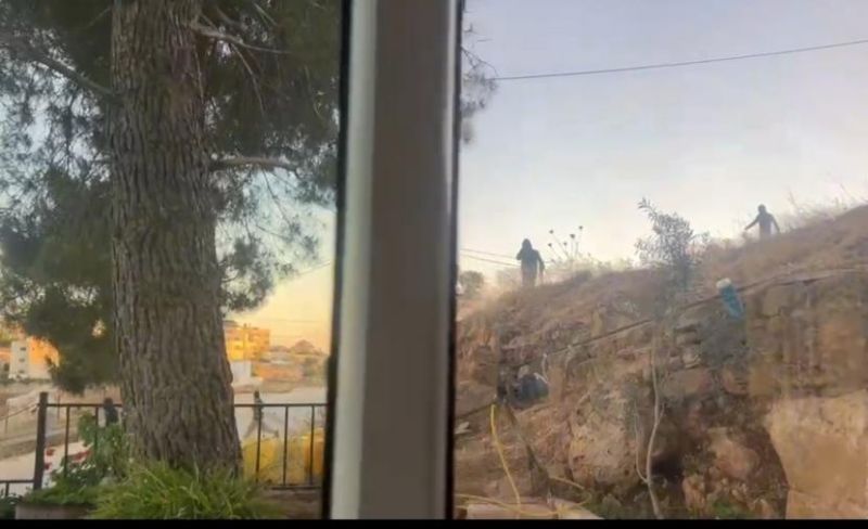 هجوم للمستوطنين وجيش الاحتلال على دير جرير