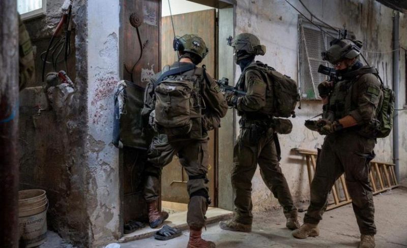 حملة اعتقالات إسرائيلية تطال 15 فلسطينيا من الضفة والقدس