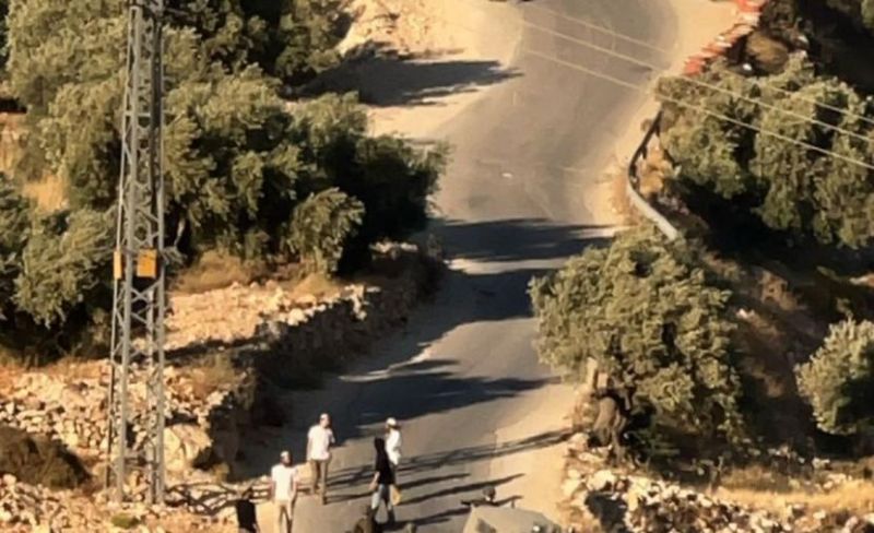 مستوطنون يغلقون مدخل برقا شرق رام الله