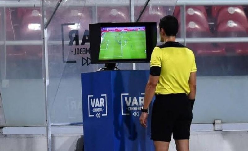 آلية جديدة لاستخدام تقنية "الفار" في ملاعب أوروبا