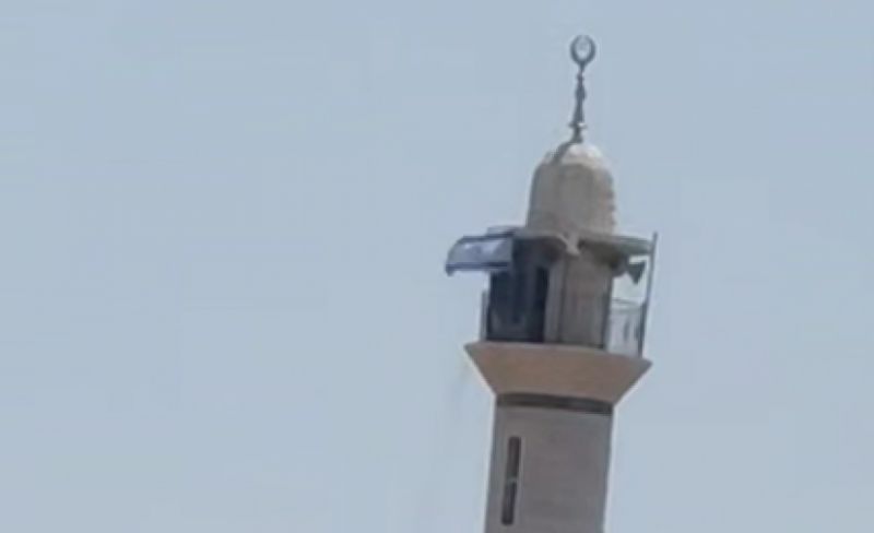 الاحتلال يرفع علمه فوق مئذنة مسجد بمخيم "نور شمس"