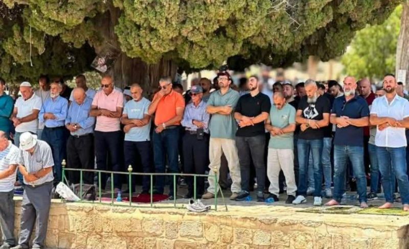 70 ألف مصلٍّ يؤدون صلاة الجمعة في الأقصى