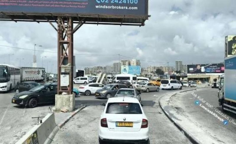 أزمة مرورية خانقة على حاجز العيزرية شرقي القدس