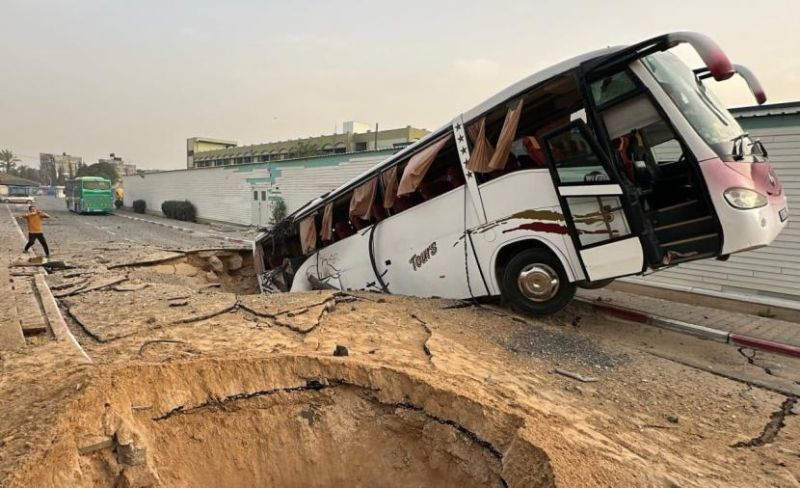 نقابة الباصات في غزة تُعلق نقل الكوادر الطبية